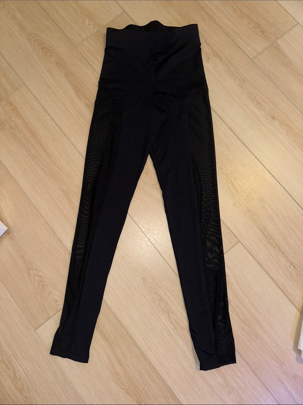 Zara women’s mesh side leggings